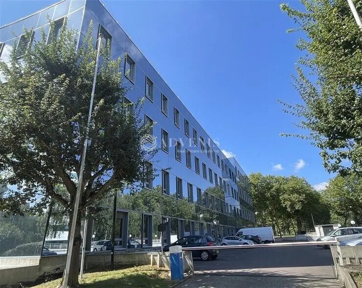 Office in Villepinte for lease - Building Photo - Image 2 of 11