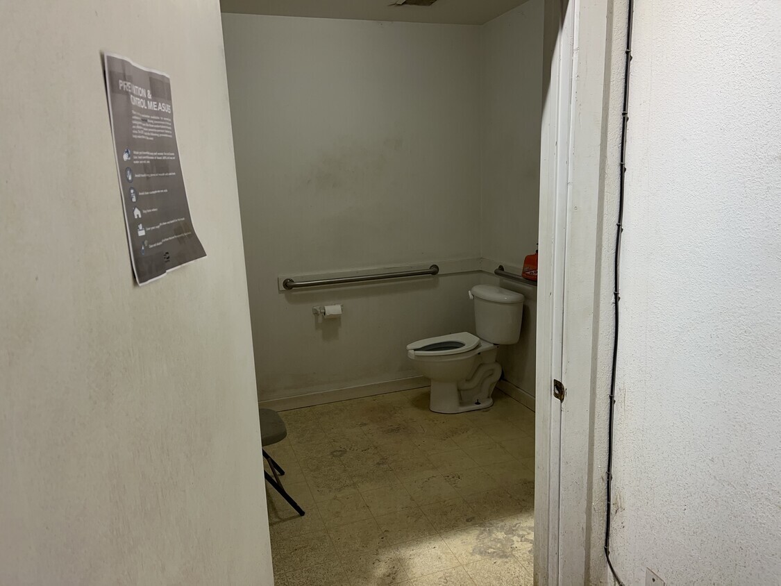 1613 Read St, Omaha, NE for lease Interior Photo- Image 1 of 12