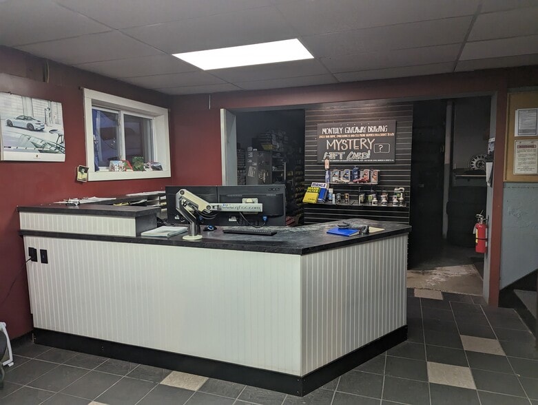 7 Saratoga Ave, Ballston Spa, NY for sale - Interior Photo - Image 3 of 12