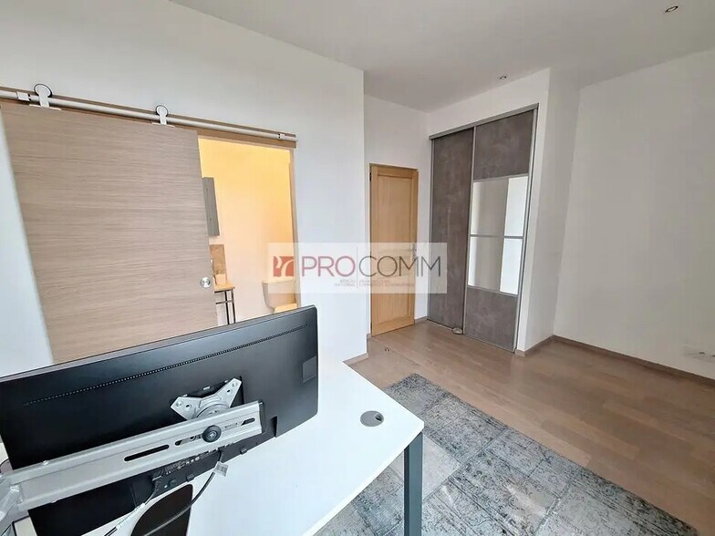 Office in Tours for lease - Interior Photo - Image 2 of 5