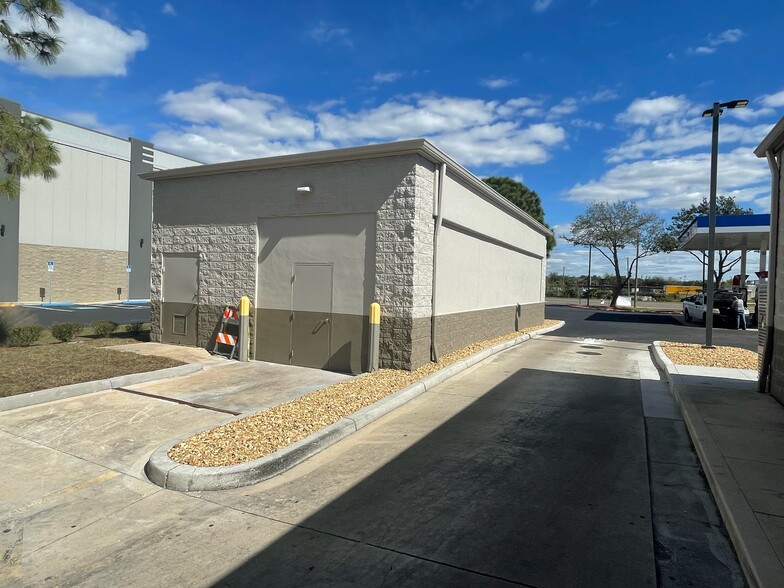 6017 W Linebaugh Ave, Tampa, FL for lease - Building Photo - Image 3 of 8