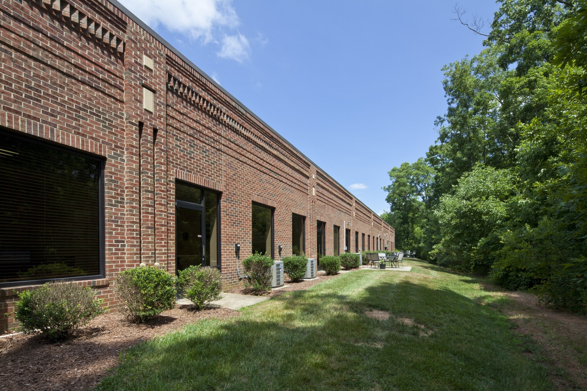 200 Cascade Pointe Ln, Cary, NC 27513 Bldg II