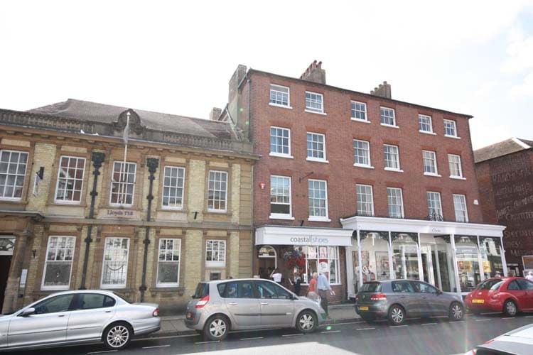 40-42 High St, Lymington for sale Primary Photo- Image 1 of 1