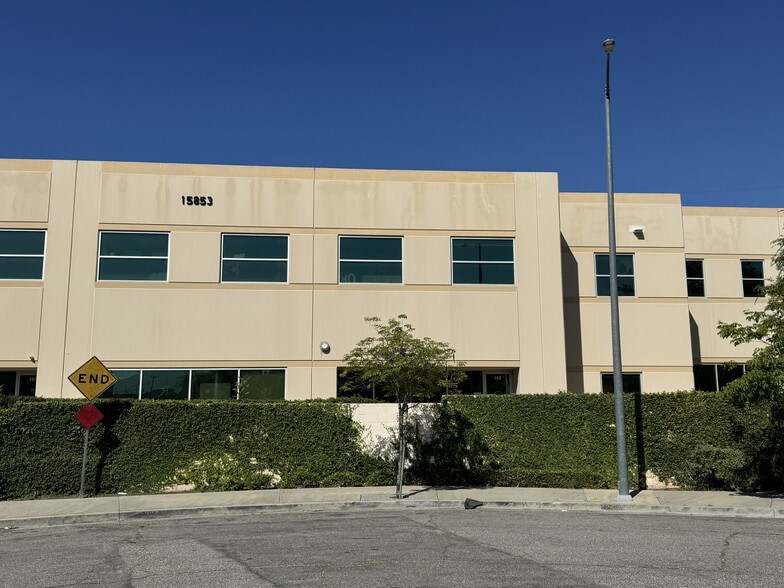 15853 Monte St, Sylmar, CA for lease - Building Photo - Image 2 of 5