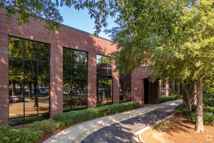 10700 Medlock Bridge Rd, Duluth, GA for lease - Primary Photo - Image 1 of 9