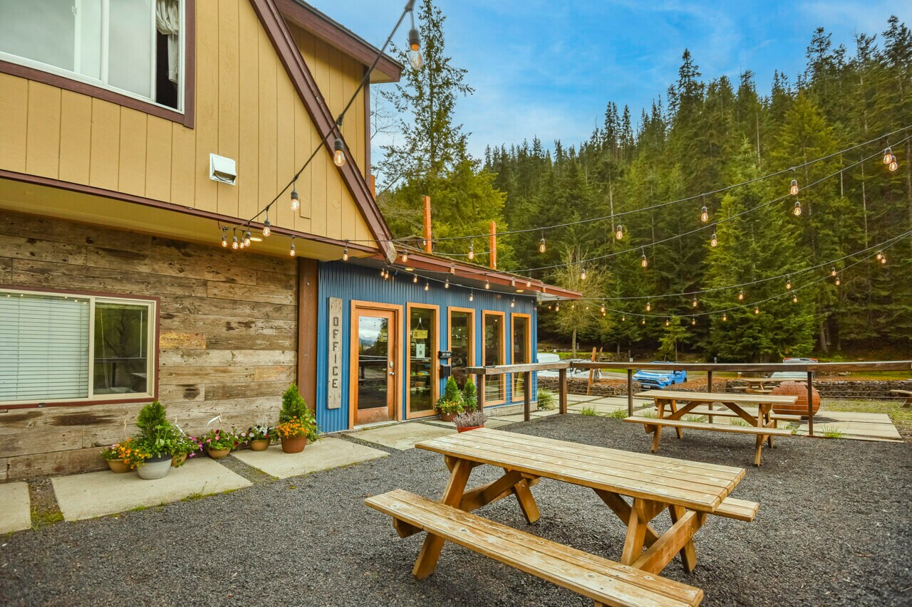 10588 E Wolf Lodge Bay, Coeur d'Alene, ID 83814 | LoopNet