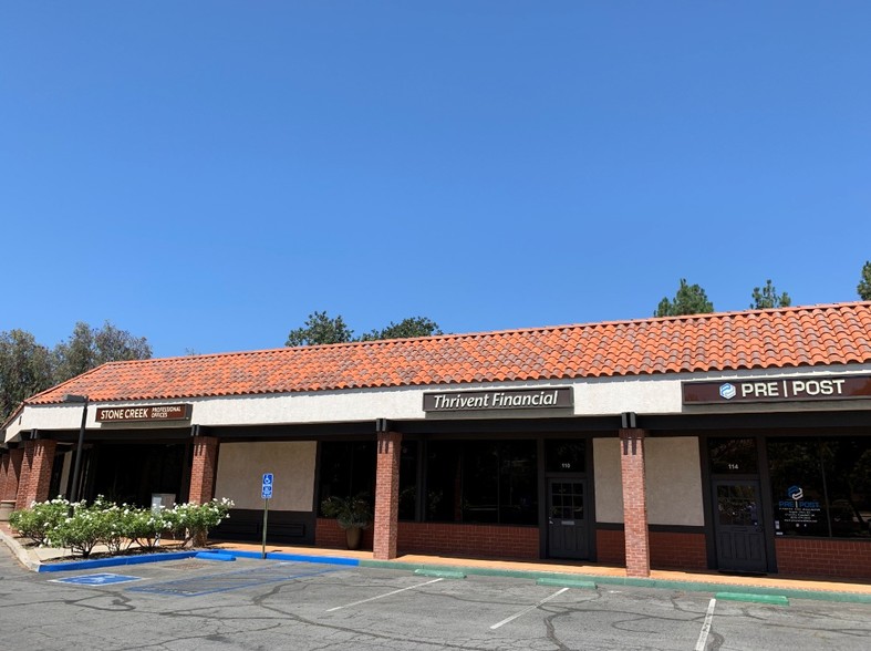 195 E Hillcrest Dr, Thousand Oaks, CA for lease - Building Photo - Image 1 of 7