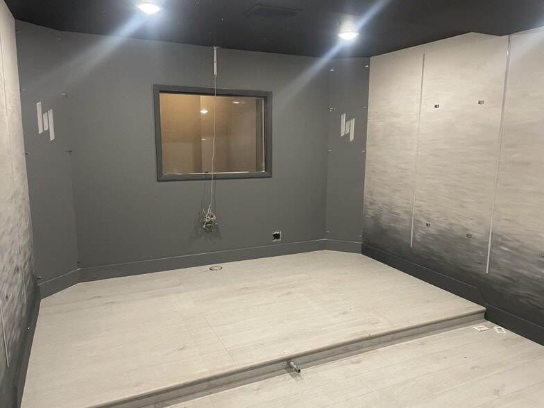 2020 NE 163rd St, North Miami Beach, FL for lease - Interior Photo - Image 2 of 5