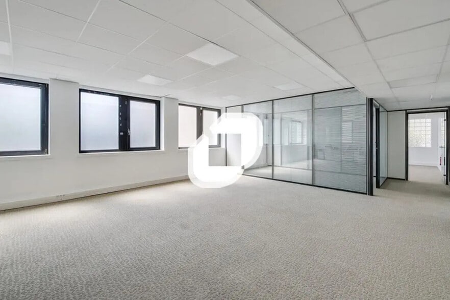 Office in Charenton-le-Pont for lease - Interior Photo - Image 3 of 10