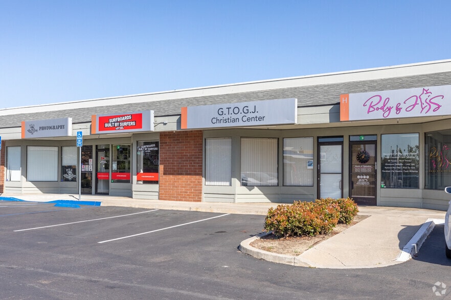 3375 Mission Ave, Oceanside, CA for lease - Building Photo - Image 2 of 7