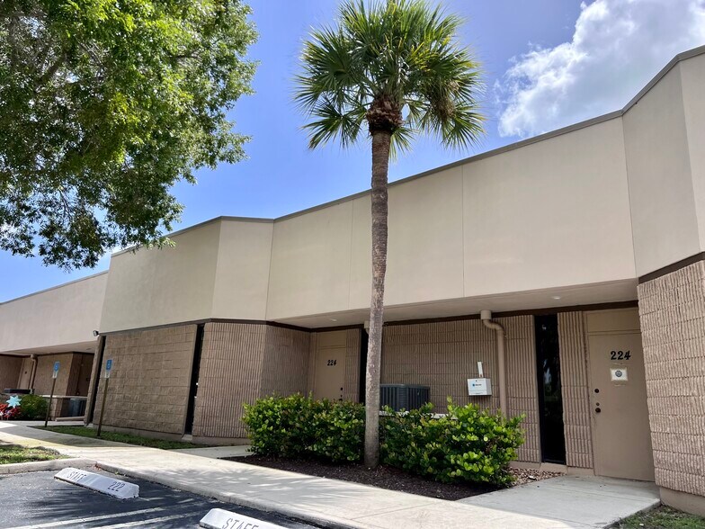 13005 Southern Blvd, Loxahatchee, FL for lease - Primary Photo - Image 1 of 47