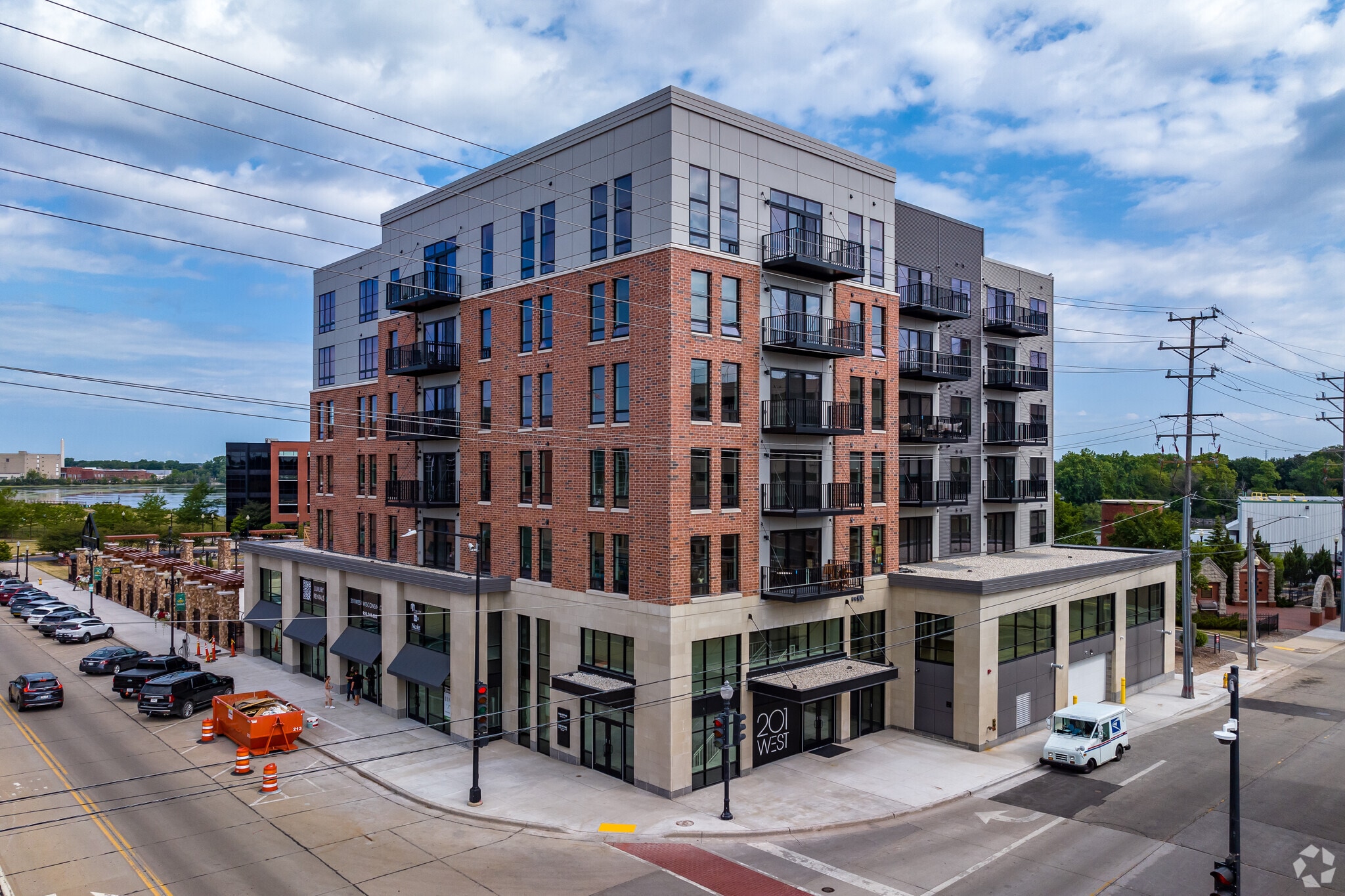 201 W Wisconsin Ave, Neenah, WI for lease Building Photo- Image 1 of 13