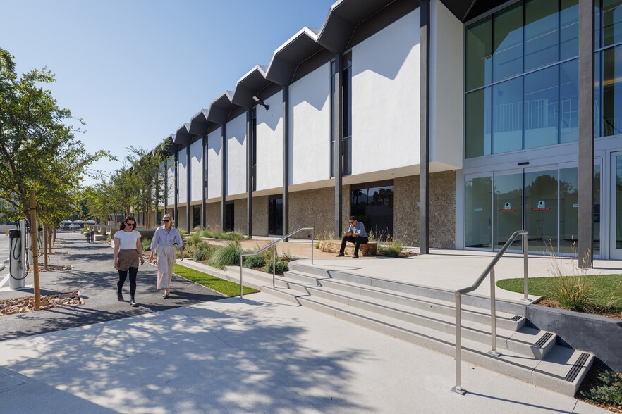 4561 Colorado Blvd, Los Angeles, CA for lease - Building Photo - Image 3 of 7