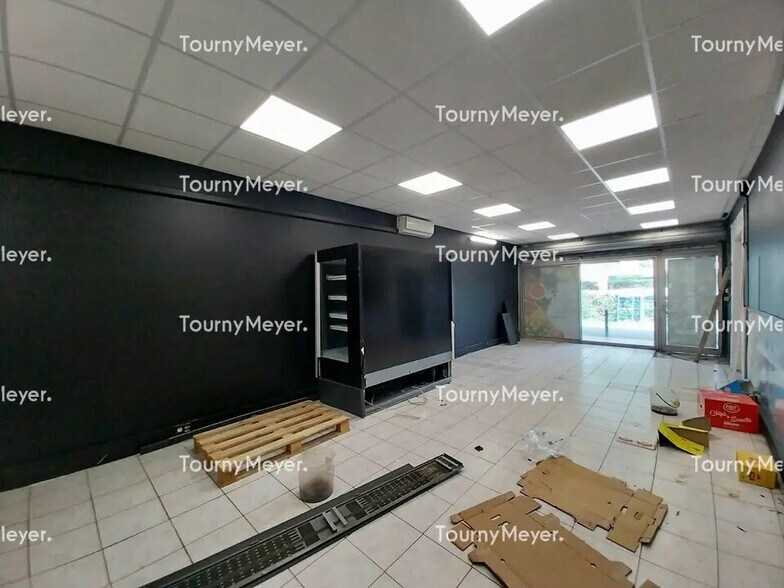 Retail in Toulouse for lease - Interior Photo - Image 2 of 8