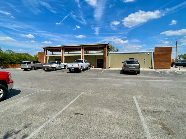 1753 E State Highway 97, Jourdanton, TX for lease - Building Photo - Image 2 of 9