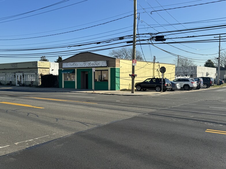 609 W Montauk Hwy, Lindenhurst, NY for sale - Primary Photo - Image 1 of 17