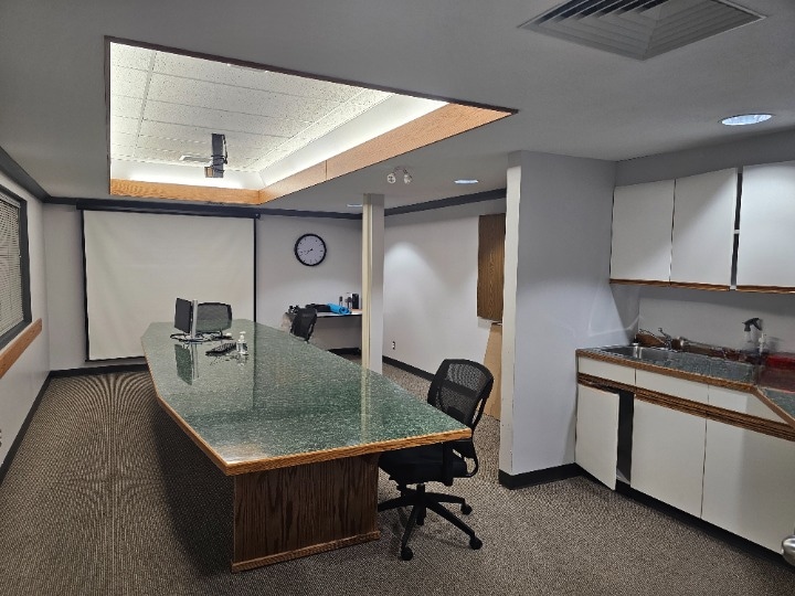 879 Victoria St, Prince George, BC for sale - Building Photo - Image 2 of 10