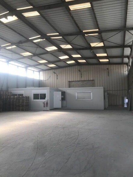 Industrial in Saint-Germain-lès-Arpajon for lease - Interior Photo - Image 2 of 6