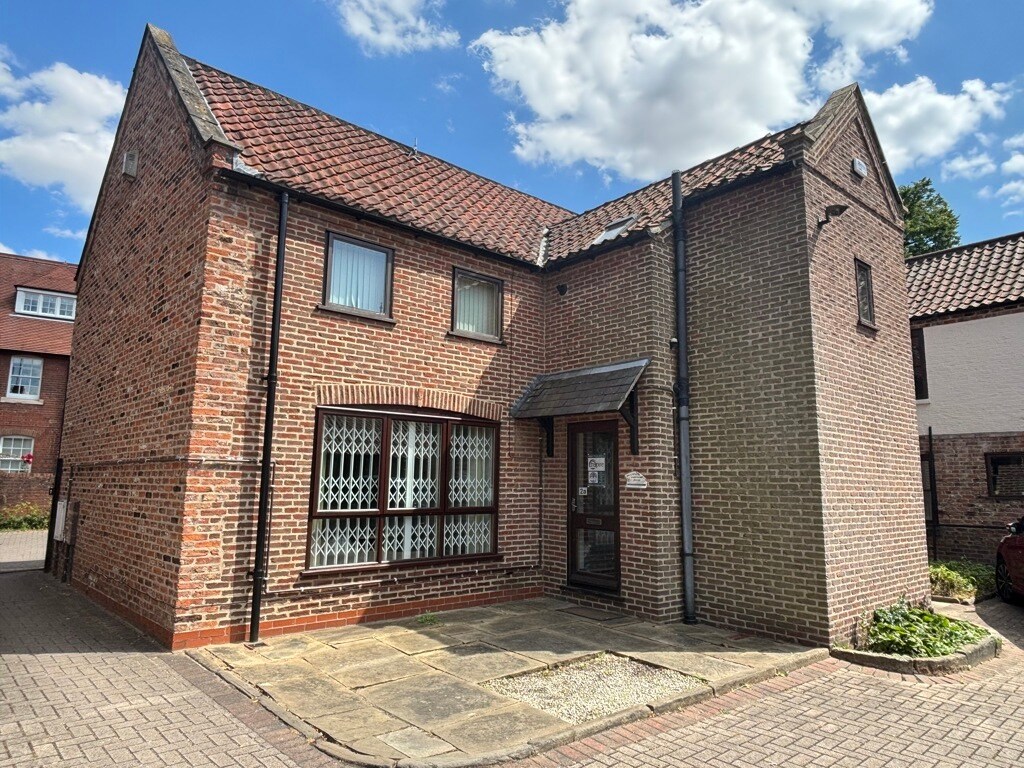2 Vicarage Ln, Hessle for lease Building Photo- Image 1 of 2