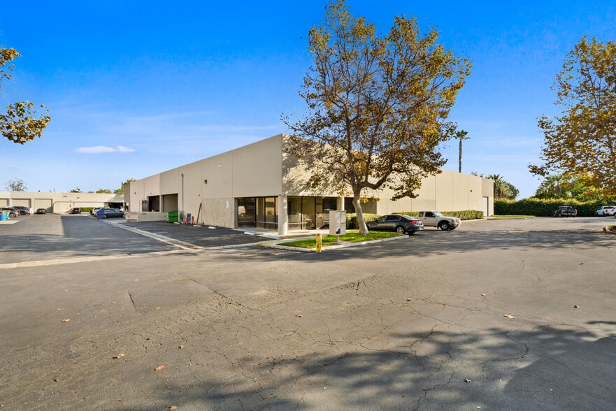 350 E Crowther Ave, Placentia, CA for lease - Building Photo - Image 2 of 7