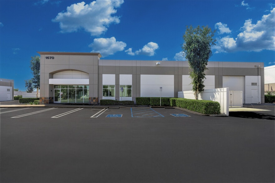 1670 S Grove Ave, Ontario, CA for lease - Building Photo - Image 2 of 21