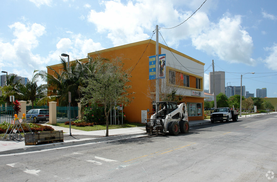 937-939 NW 3rd Ave, Miami, FL for lease - Building Photo - Image 3 of 11