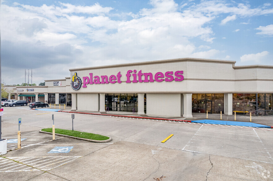 4802-4930 Fairmont Pky, Pasadena, TX for lease - Building Photo - Image 1 of 6