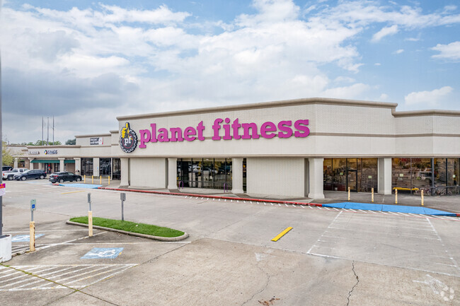 More details for 4802-4930 Fairmont Pky, Pasadena, TX - Multiple Space Uses for Lease