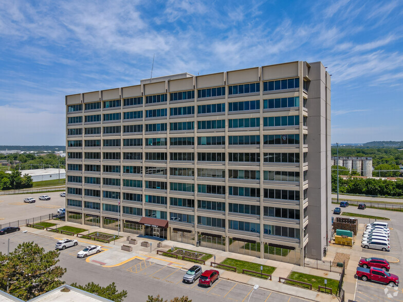 400 State Ave, Kansas City, KS for lease - Building Photo - Image 2 of 3