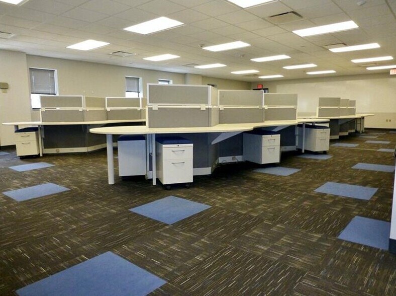 4736 Penn Ave, Pittsburgh, PA for lease - Interior Photo - Image 2 of 9