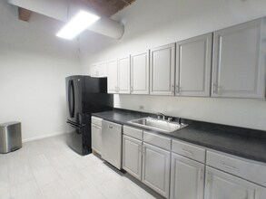 566 W Adams St, Chicago, IL for lease Interior Photo- Image 1 of 12