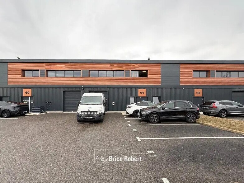 Flex in Vaulx-Milieu for sale - Building Photo - Image 1 of 6