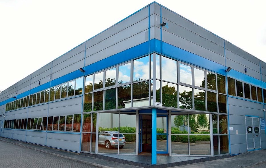 4 Tanners Dr, Milton Keynes for sale - Primary Photo - Image 1 of 1