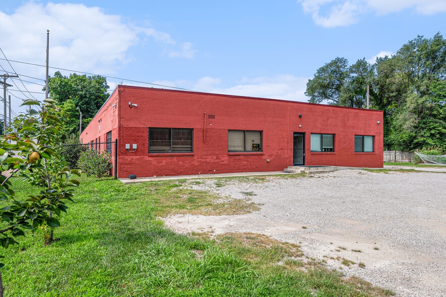 7714 Prospect Ave portfolio of 2 properties for sale on LoopNet.com - Building Photo - Image 3 of 27