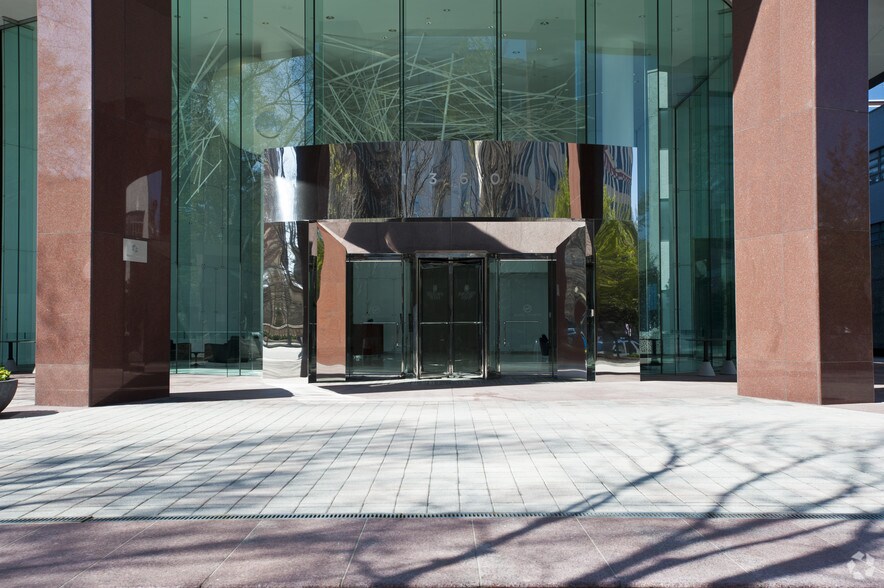 1360 Peachtree St NE, Atlanta, GA for lease - Building Photo - Image 2 of 21