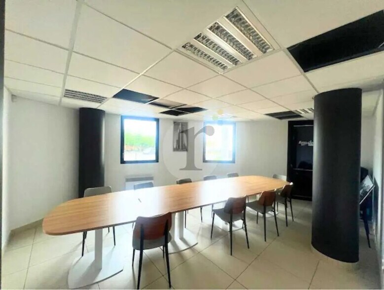 Office in Noyelles-Godault for lease - Interior Photo - Image 2 of 6