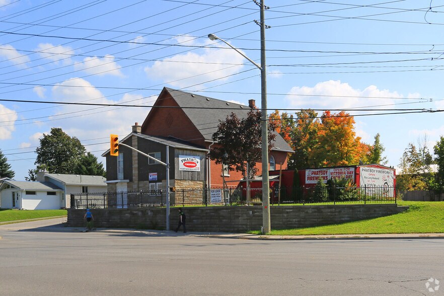 371 Mapleview Dr, Barrie, ON L4N 9G4