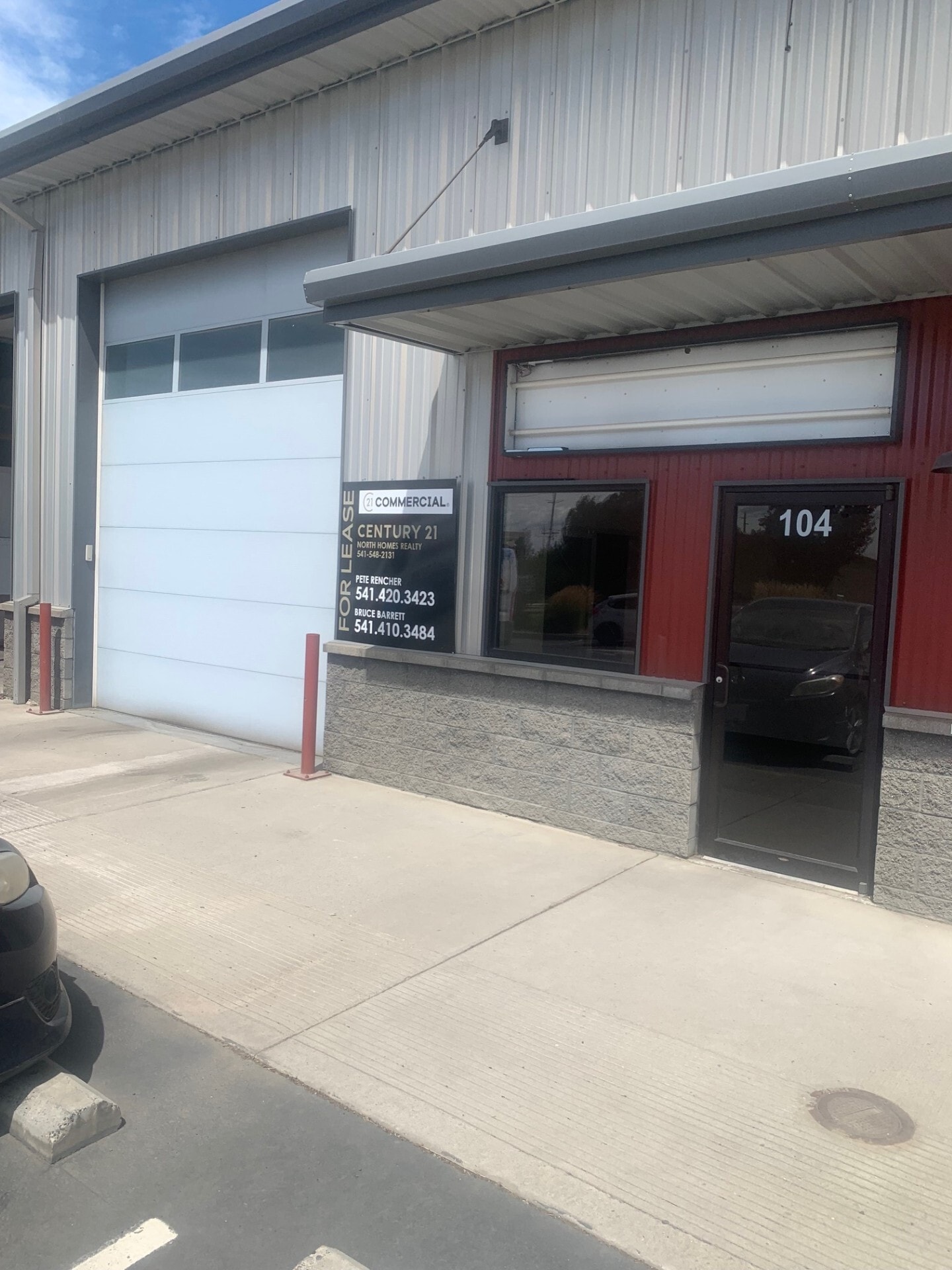 555 NE Hemlock Ave, Redmond, OR for lease Interior Photo- Image 1 of 9