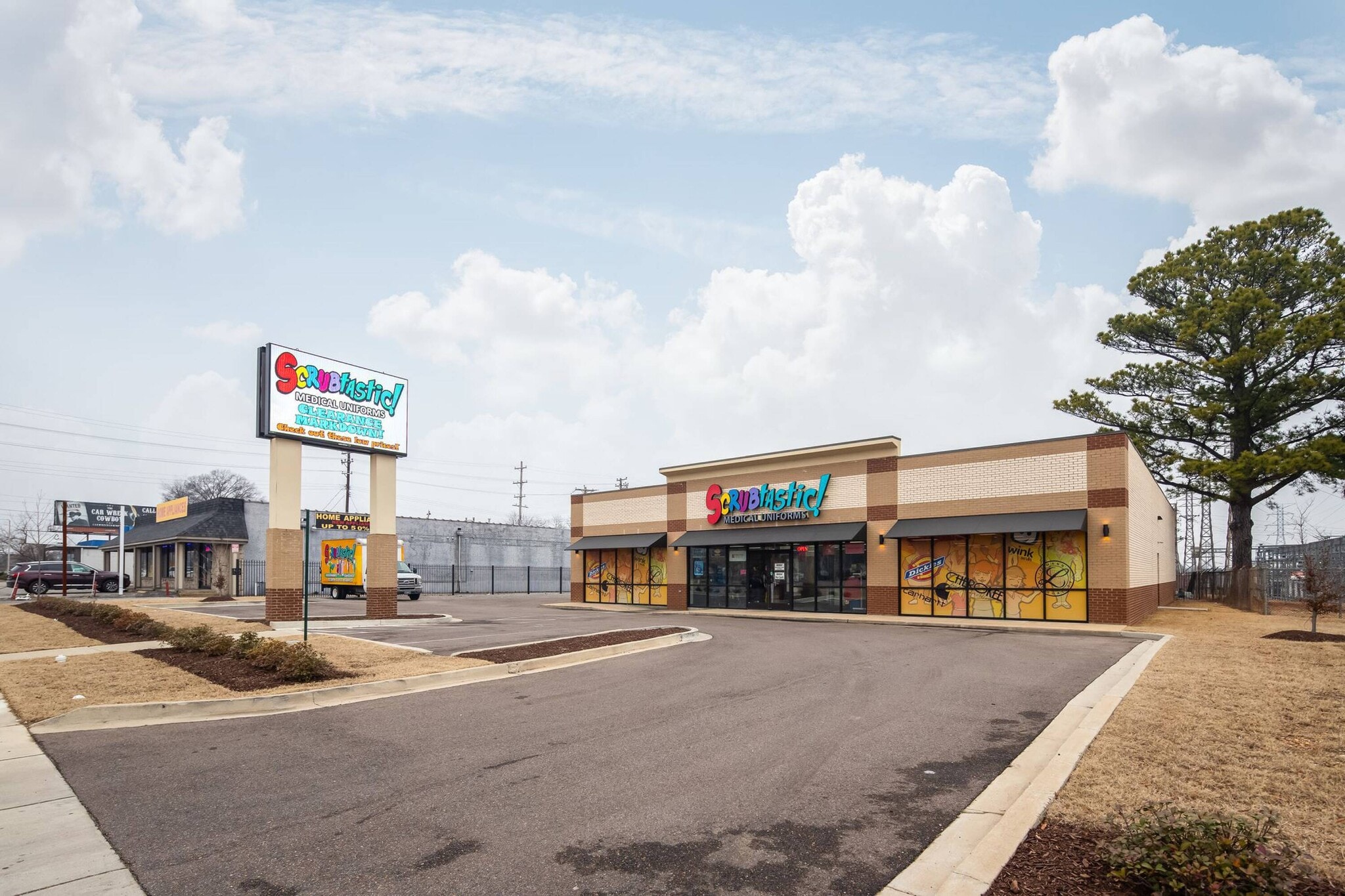 2870 Poplar Ave, Memphis, TN for lease Building Photo- Image 1 of 4