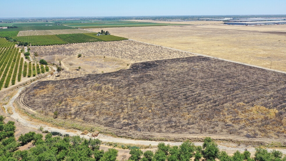 Raines & Zacharias rd, Patterson, CA for sale - Primary Photo - Image 1 of 19