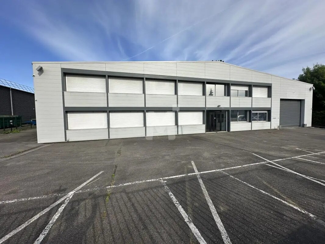 Office in Morangis for lease Building Photo- Image 1 of 16