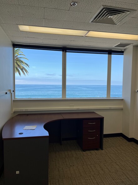 505 Coast Blvd S, La Jolla, CA for lease - Interior Photo - Image 2 of 6