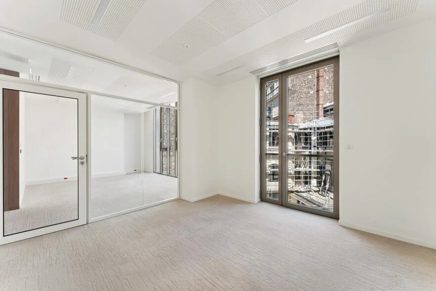 60 Rue Jouffroy D'Abbans, Paris for lease - Building Photo - Image 2 of 27