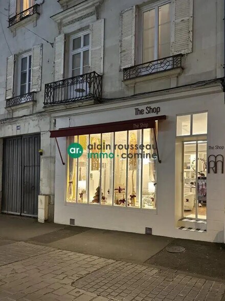 Retail in Angers for lease - Building Photo - Image 3 of 5