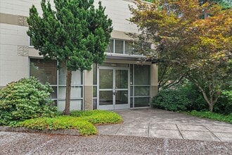 6455 Lakeview Blvd, Lake Oswego, OR for lease Interior Photo- Image 2 of 14