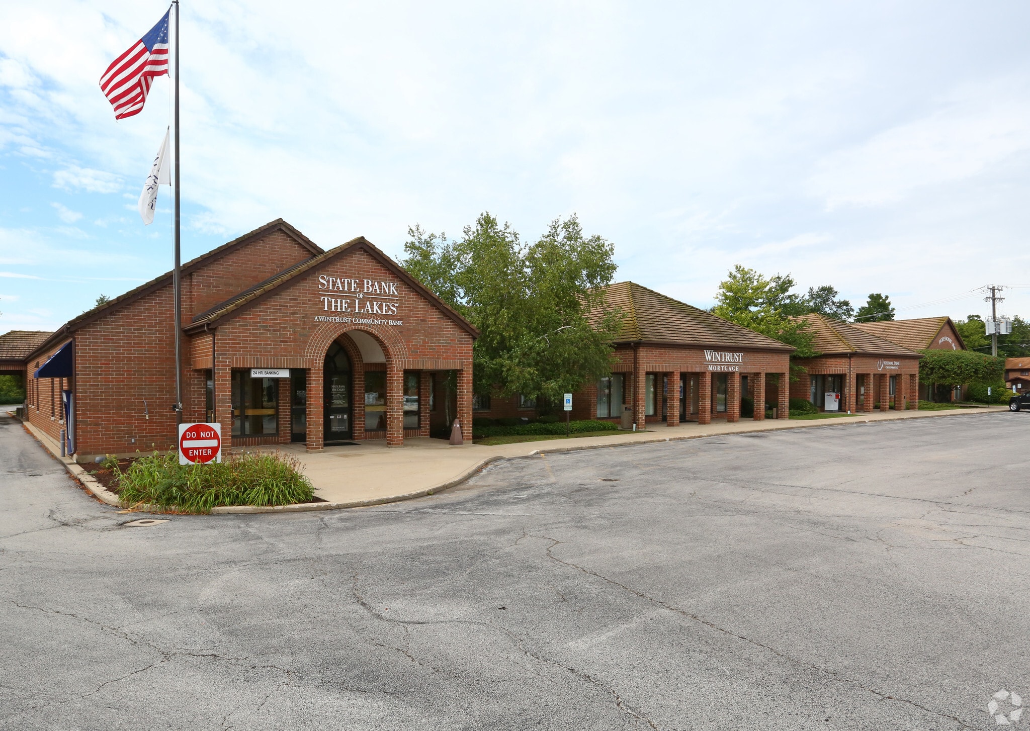 2031 E Grand Ave, Lindenhurst, IL for sale Primary Photo- Image 1 of 1