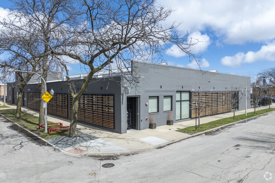 2324 W Fulton St, Chicago, IL for sale - Primary Photo - Image 1 of 9