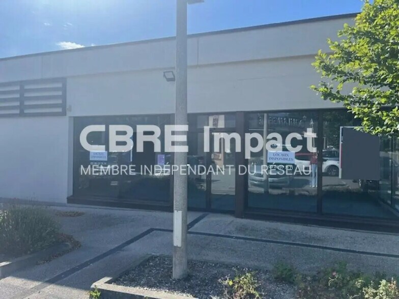 Retail in Saint-Brice-Courcelles for lease - Building Photo - Image 3 of 4