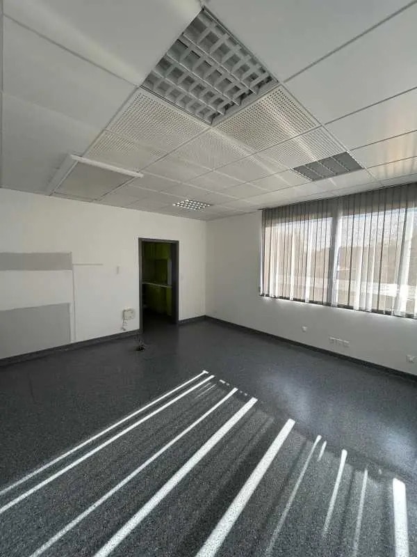 Office in Bihorel for lease Interior Photo- Image 1 of 7