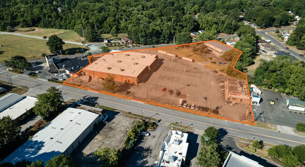 Village Plaza portfolio of 3 properties for sale on LoopNet.com - Building Photo - Image 2 of 9